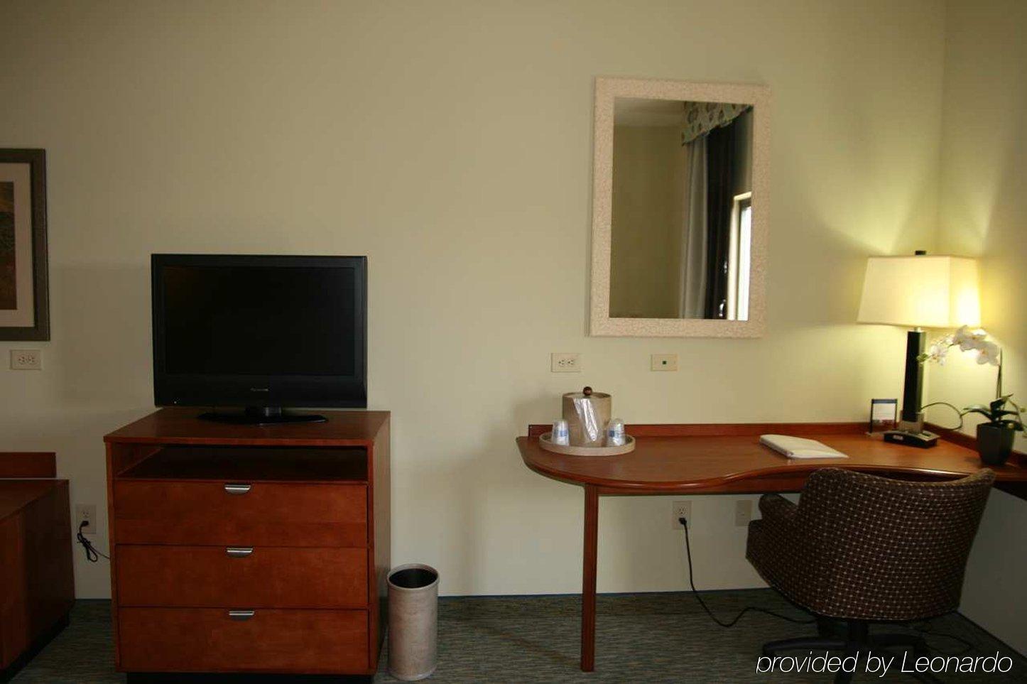 Hampton & Birmingham Airport Area 3*