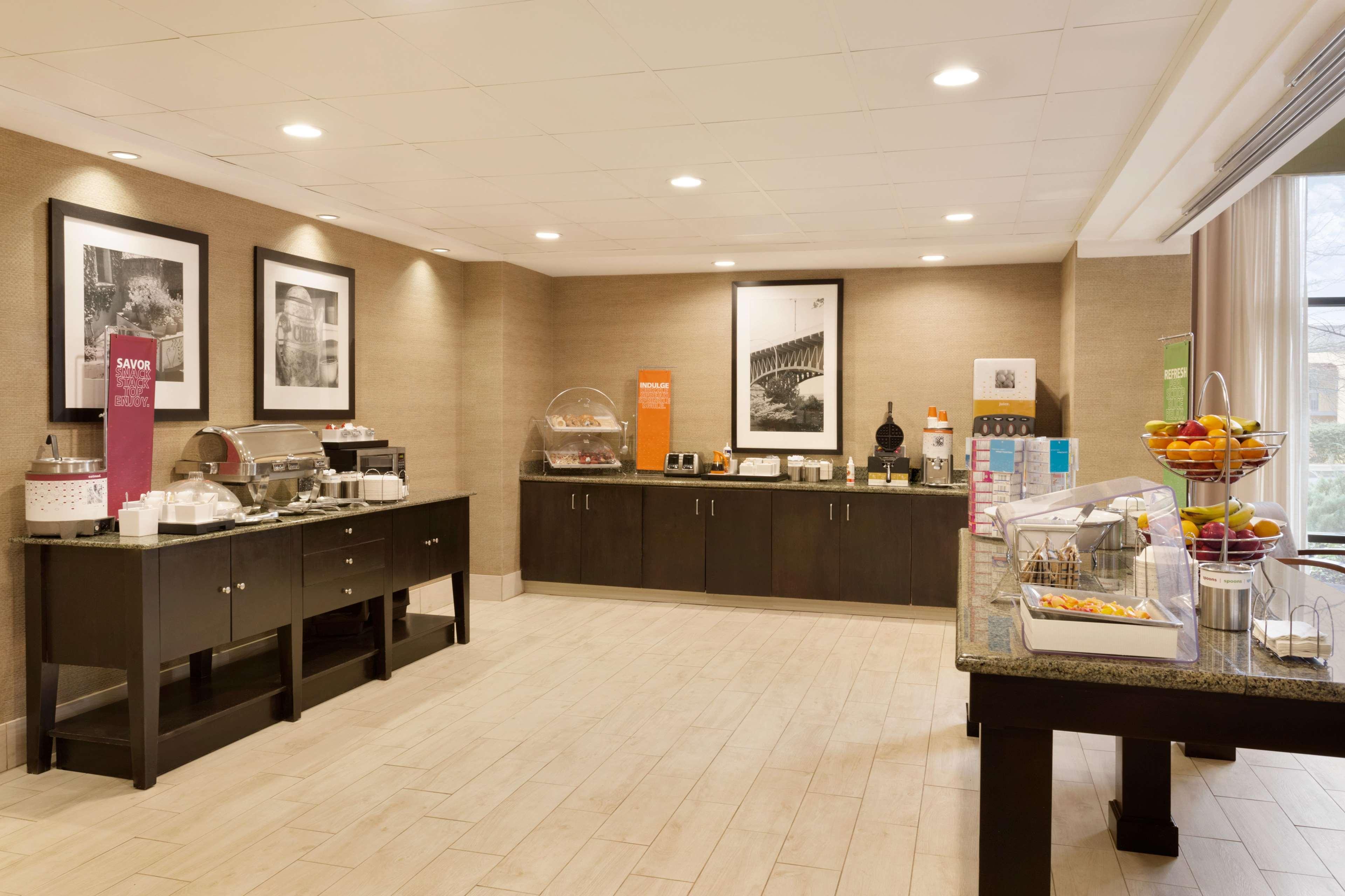 Hampton & Birmingham Airport Area 3* Irondale