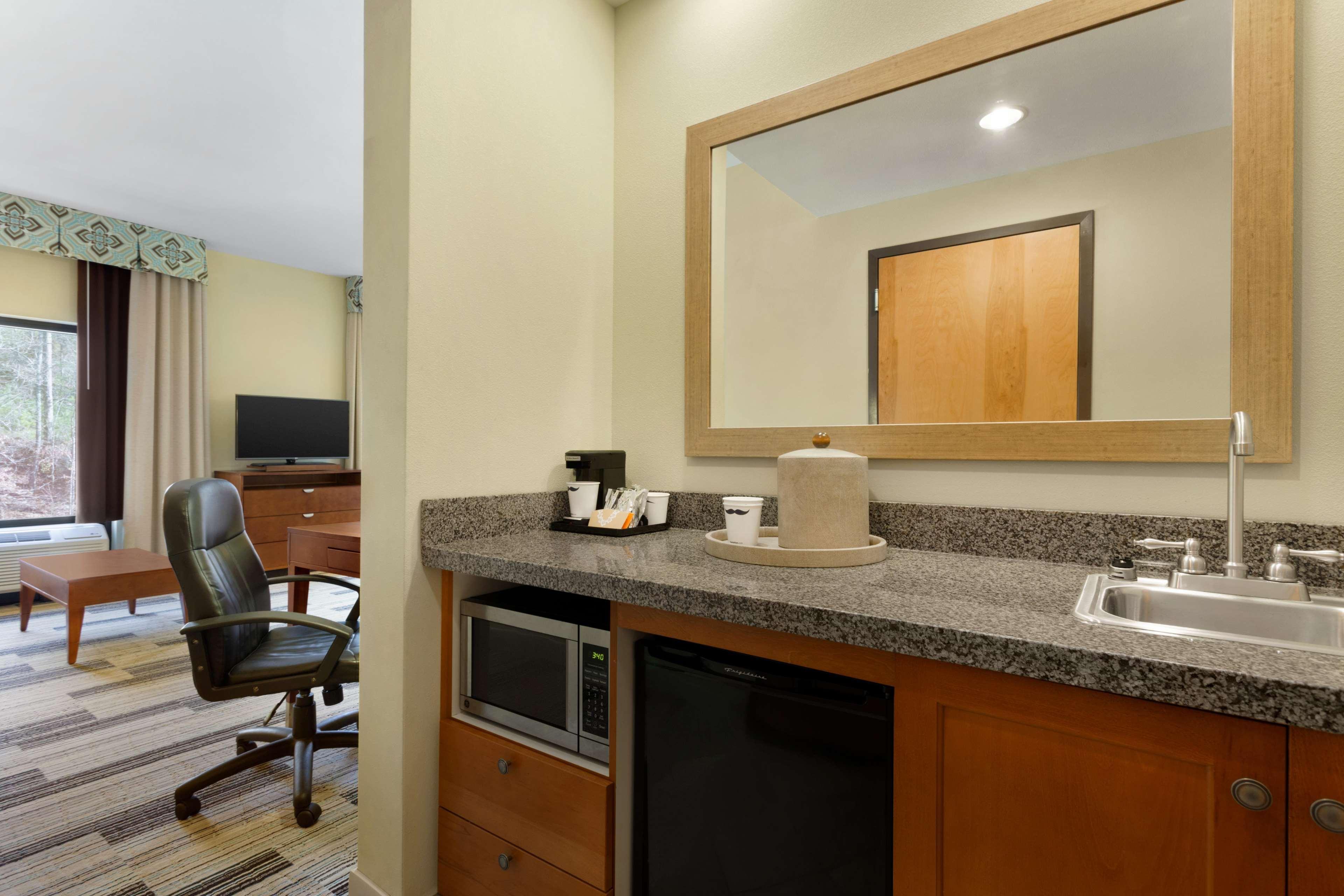 Hampton & Birmingham Airport Area 3* Irondale