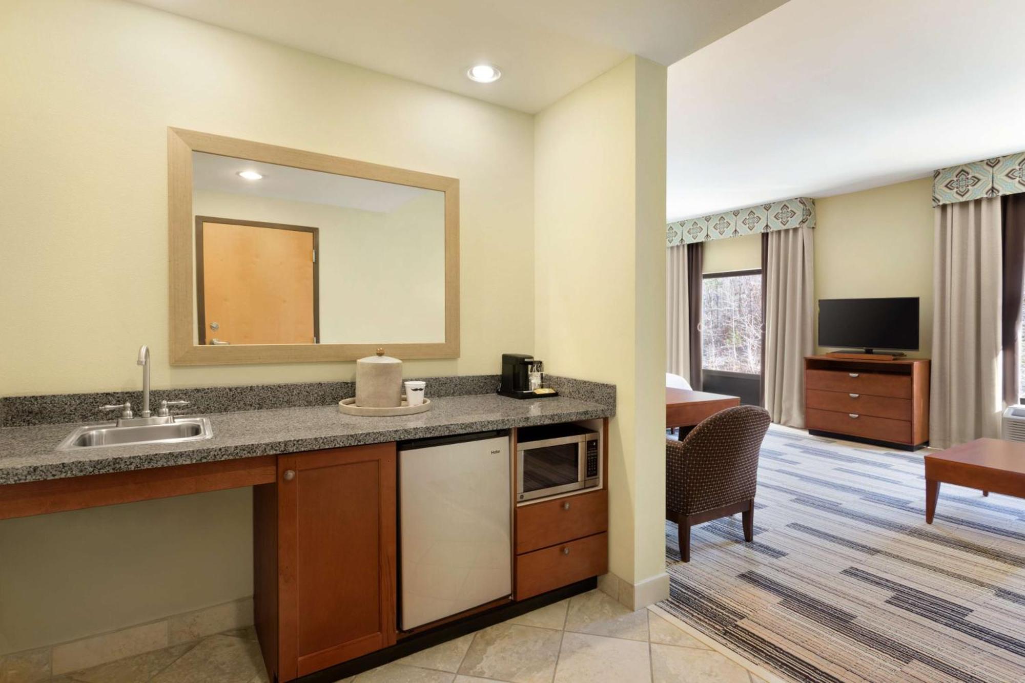 Hampton & Birmingham Airport Area 3* Irondale