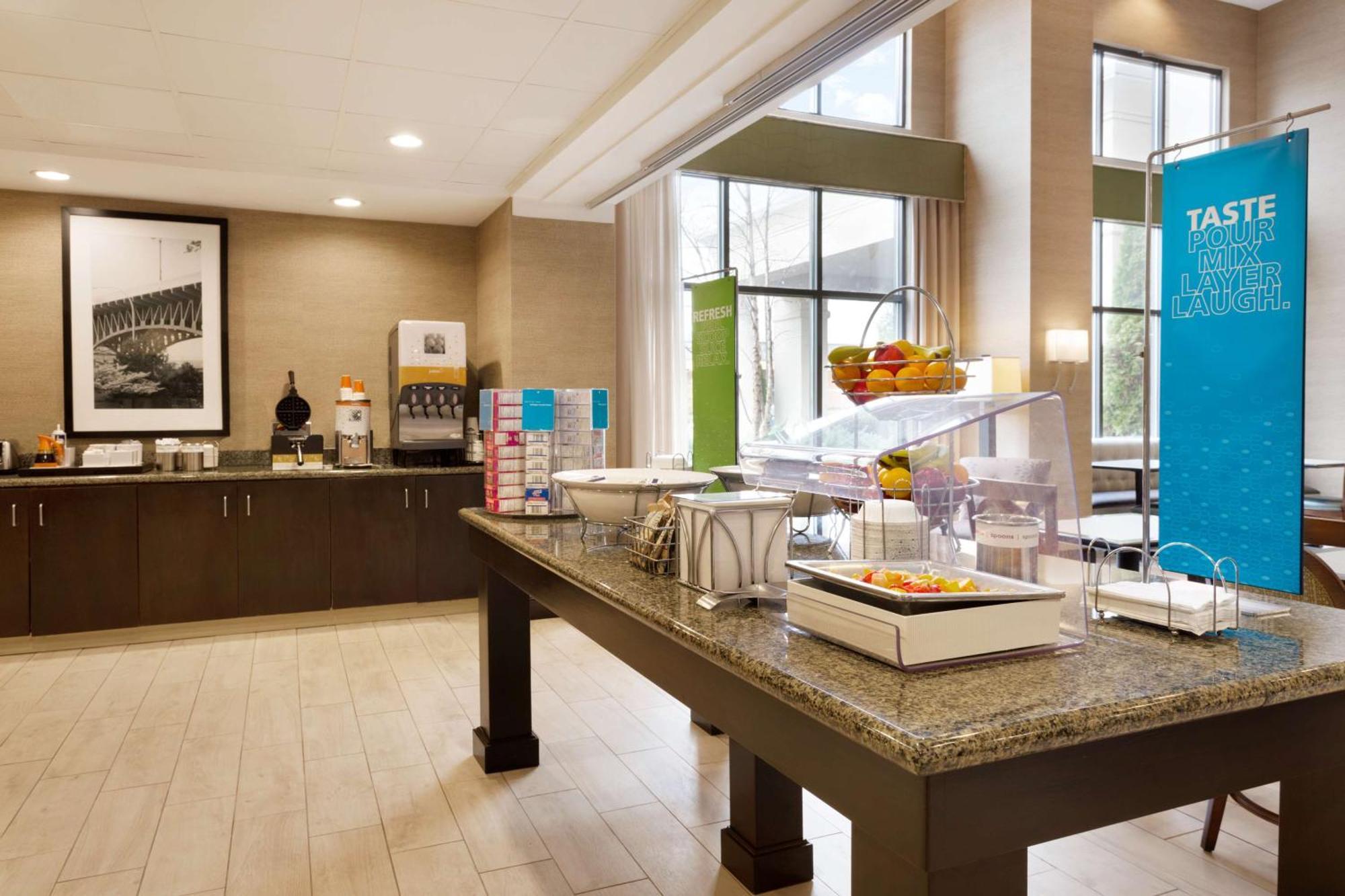Hampton & Birmingham Airport Area 3* Irondale
