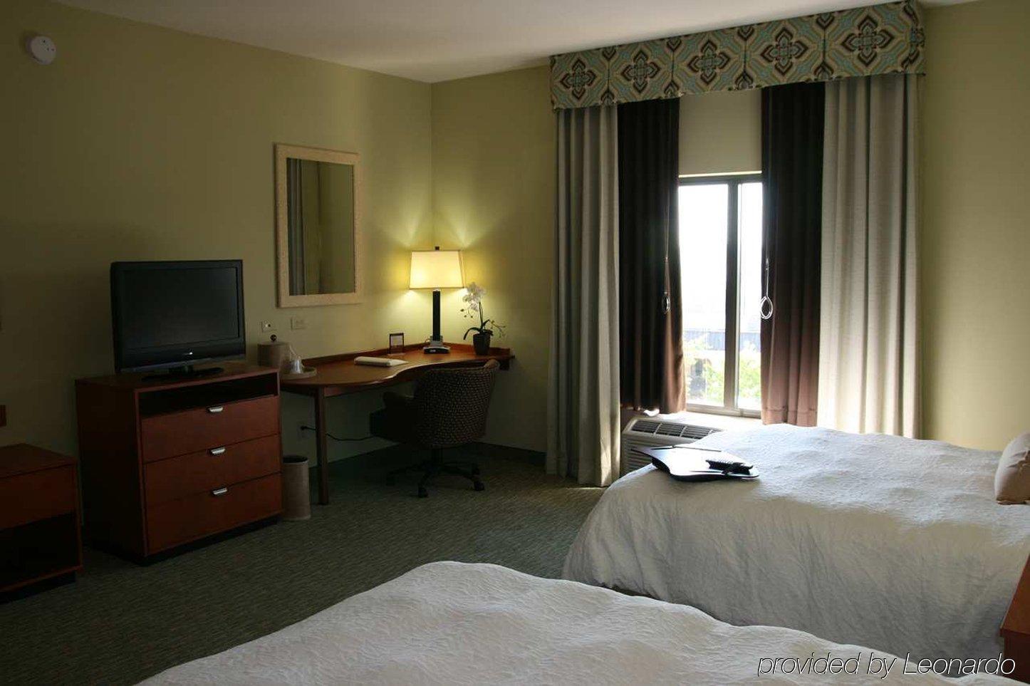 Hampton & Birmingham Airport Area 3*