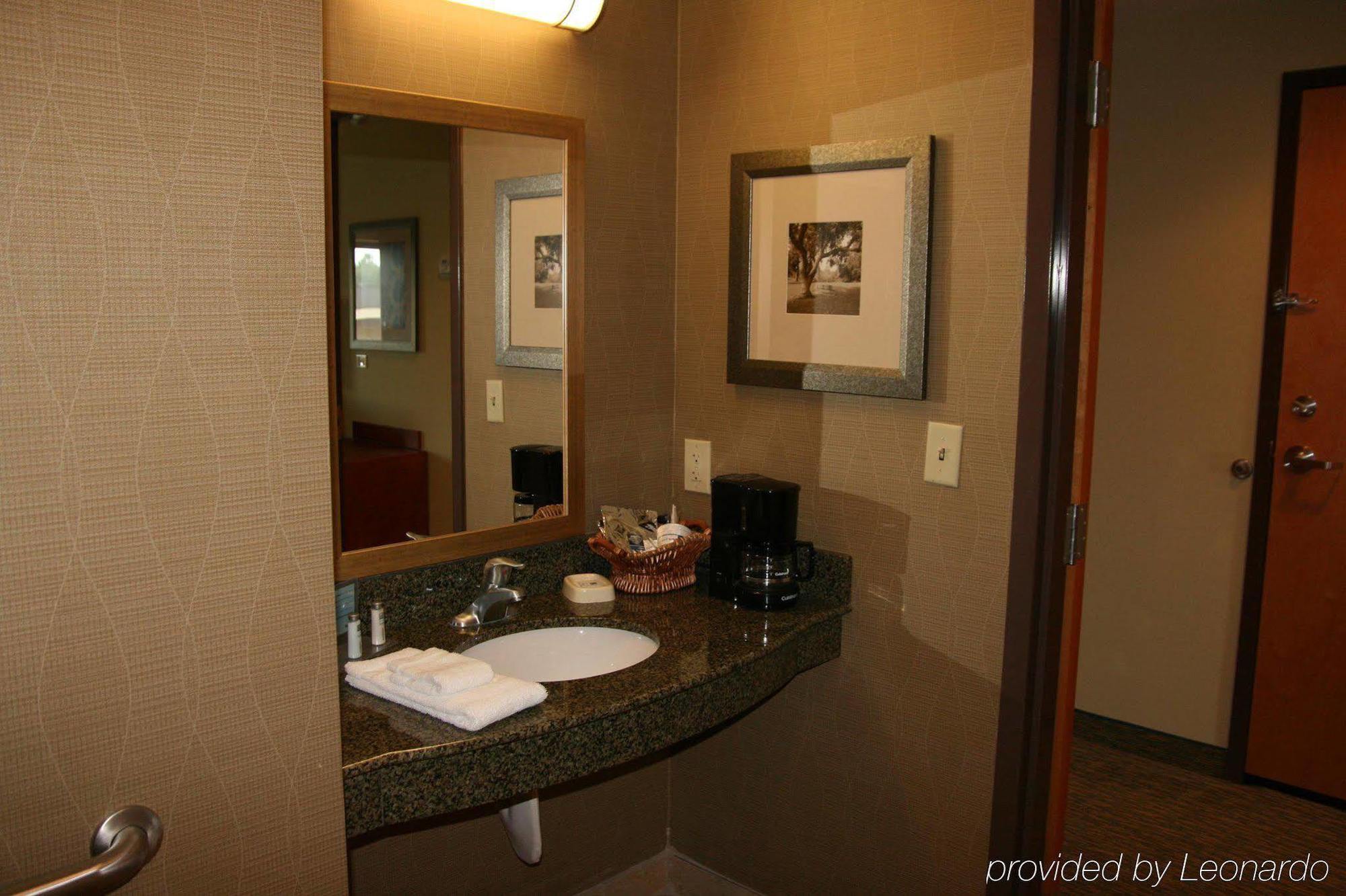 Hampton & Birmingham Airport Area Hotel 3*