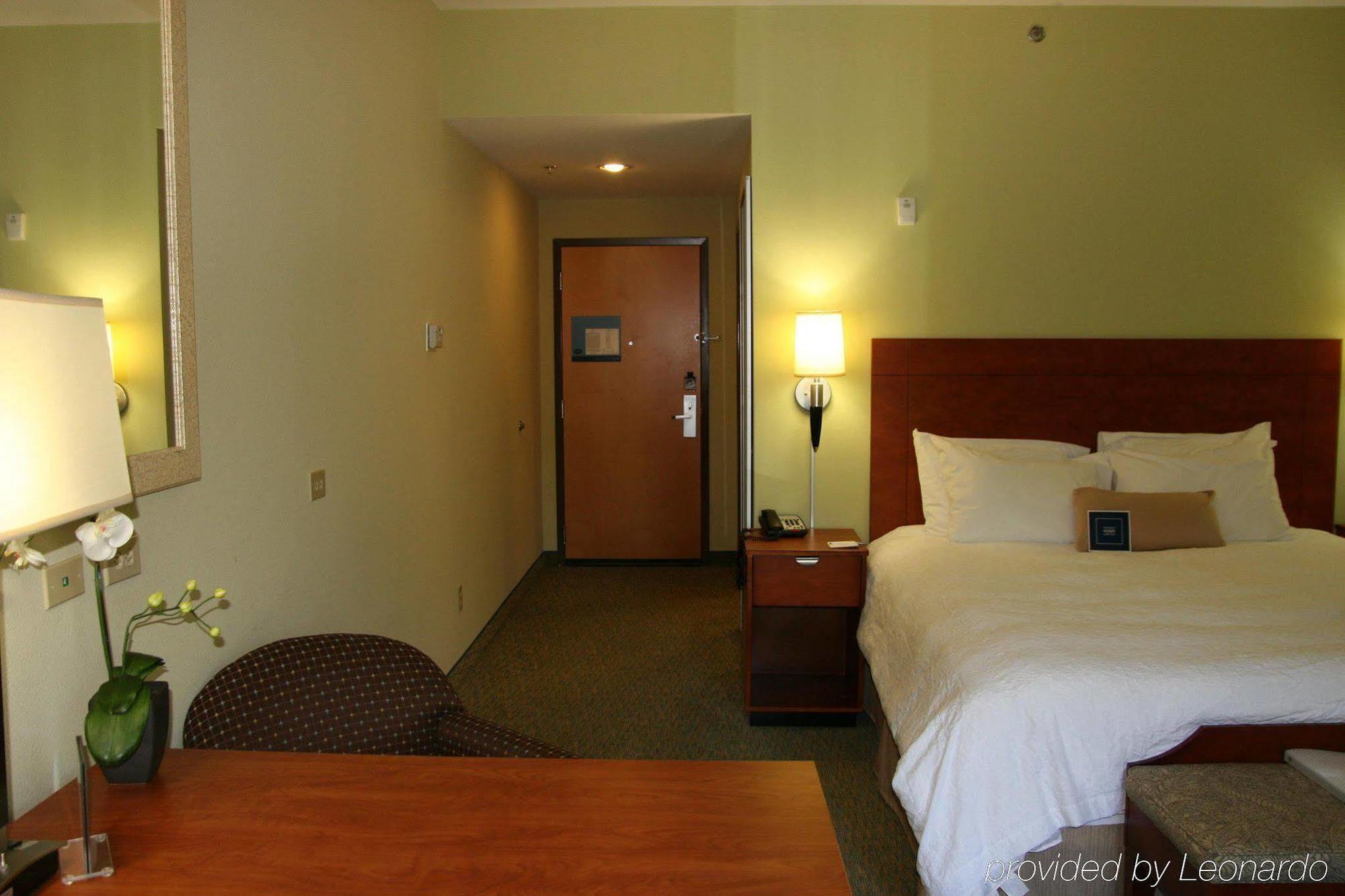 Hampton & Birmingham Airport Area Hotel 3*
